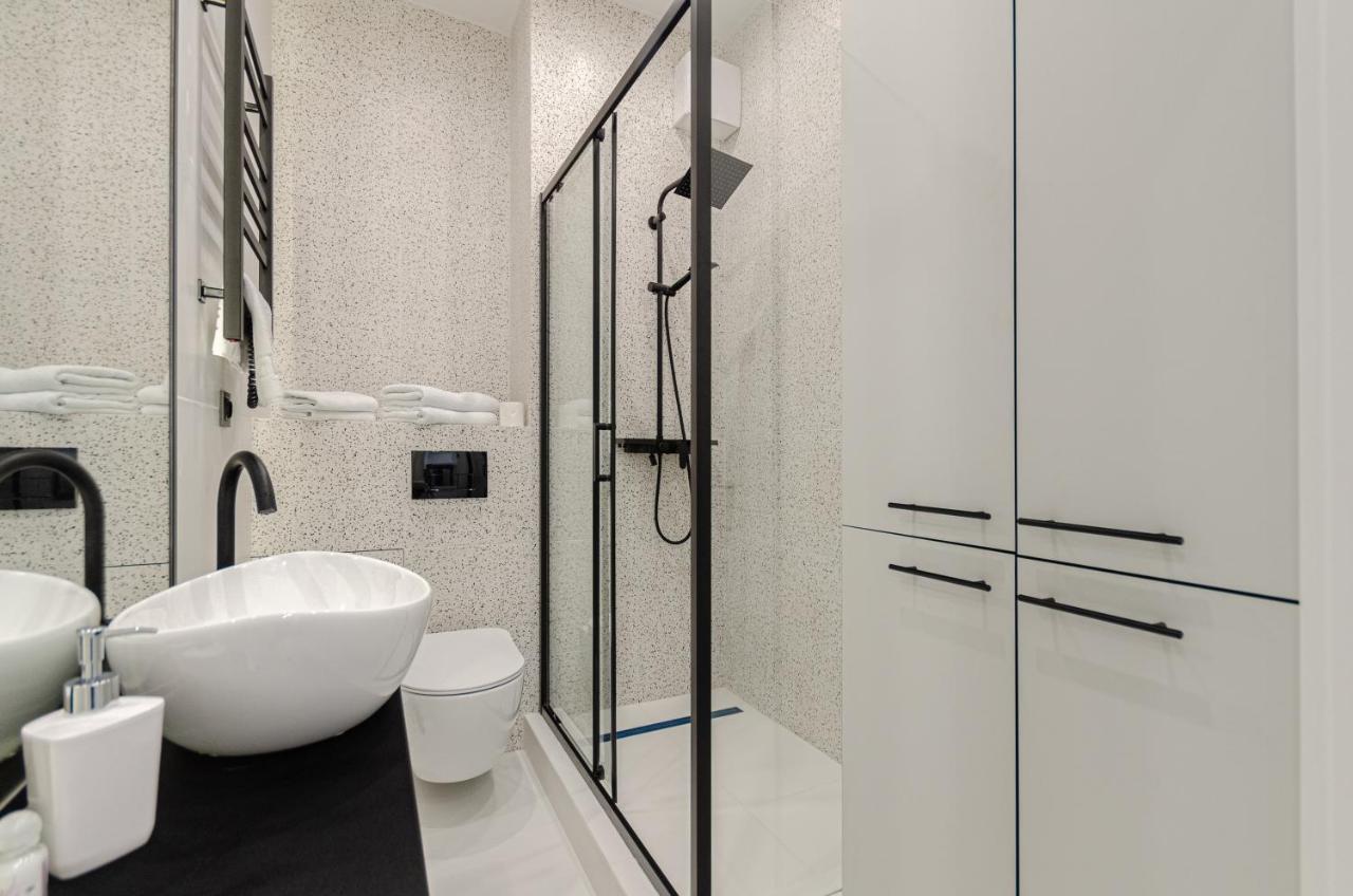 Petrovdom 166-3B In Beautiful Apartments In Rc "Yaroslaviv Grad" Kiev Exterior foto
