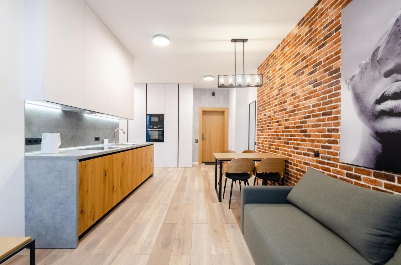 Petrovdom 166-3B In Beautiful Apartments In Rc "Yaroslaviv Grad" Kiev Exterior foto