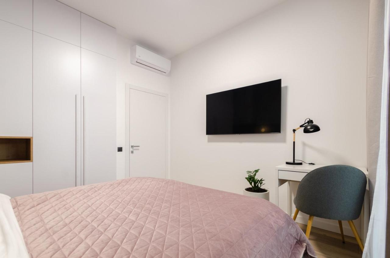 Petrovdom 166-3B In Beautiful Apartments In Rc "Yaroslaviv Grad" Kiev Exterior foto